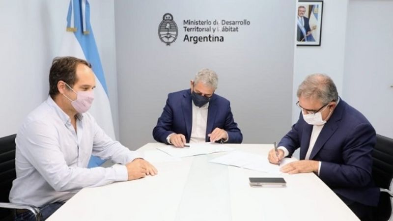 Jalil y Ferraresi acordaron la construcción de viviendas en Icaño