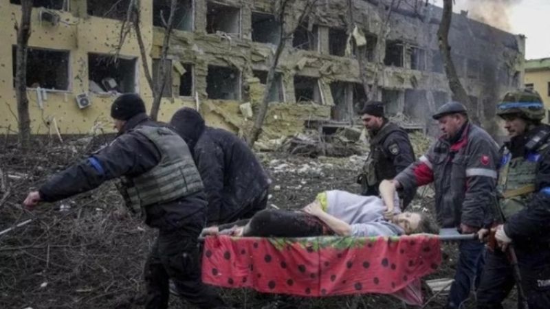 Rusia bombardeó y destruyó el hospital maternoinfantil de Mauripol en Ucrania