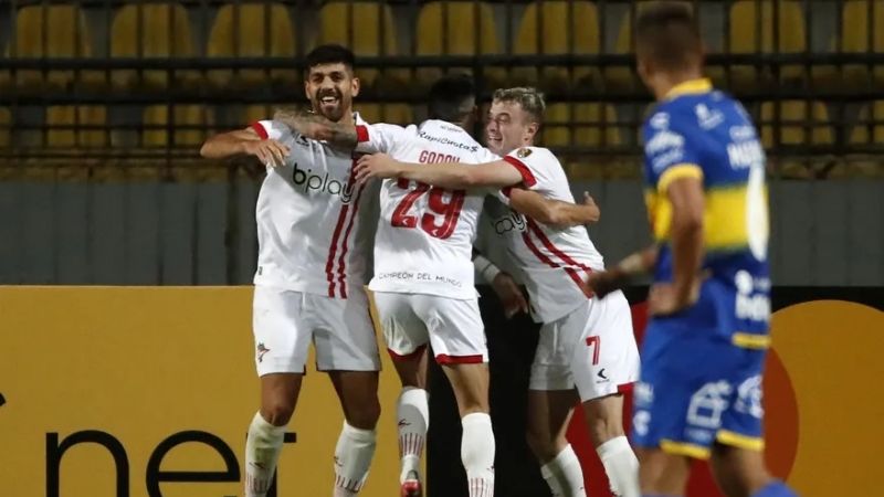 Estudiantes venció a Everton y se acerca a la etapa de grupos