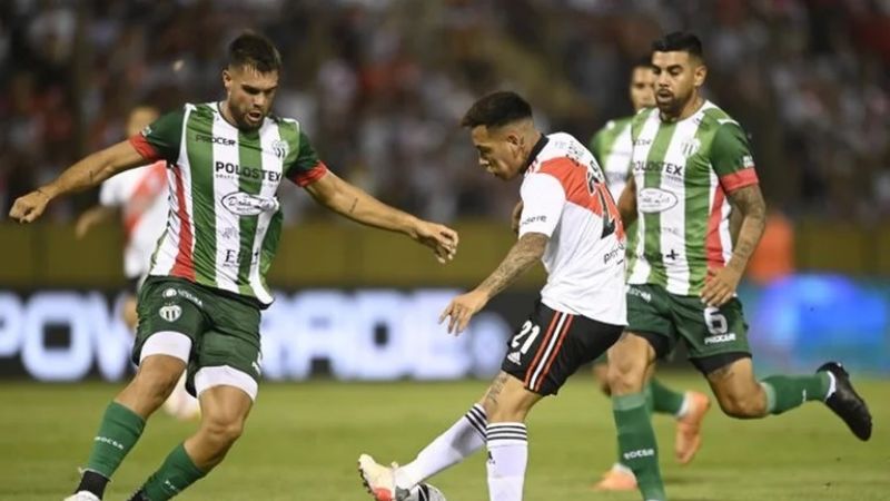 River goleó 5-0 a Laferrere y está en los 16vos.