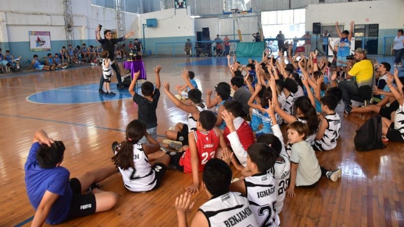Gran encuentro de Minibasquet en Hindú