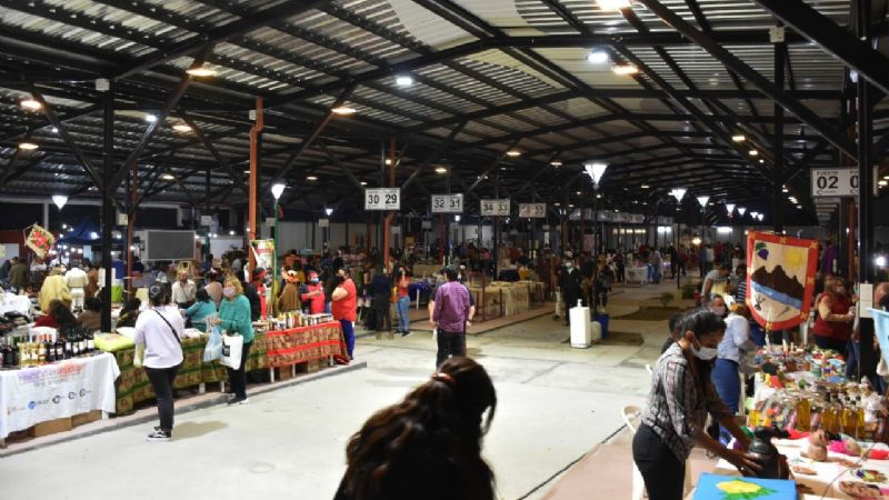 Feria Artesanal de Semana Santa en el Paseo de Compras