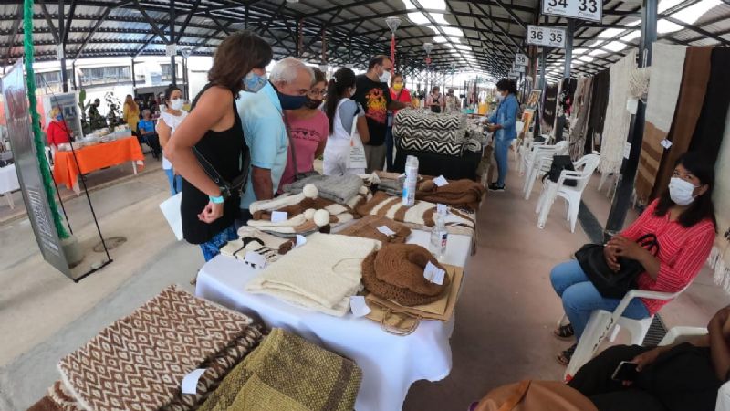 Feria Artesanal de Semana Santa en el Paseo de Compras