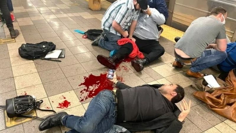 Tiroteo en una estación de metro de Nueva York: reportan al menos 16 heridos
