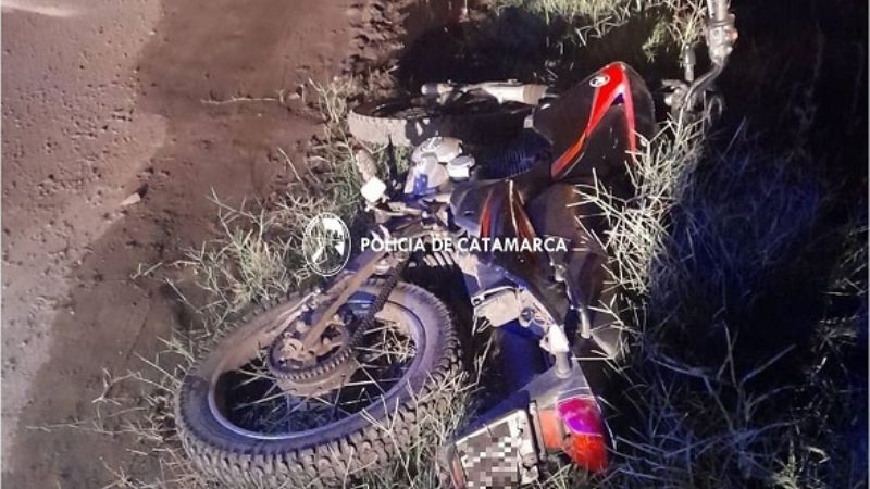 Llevaban empujando una moto robada