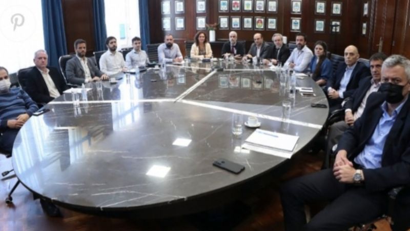 Feletti le pidió a los mayoristas "máxima colaboración" y que la canasta de cercanía esté "a la brevedad"