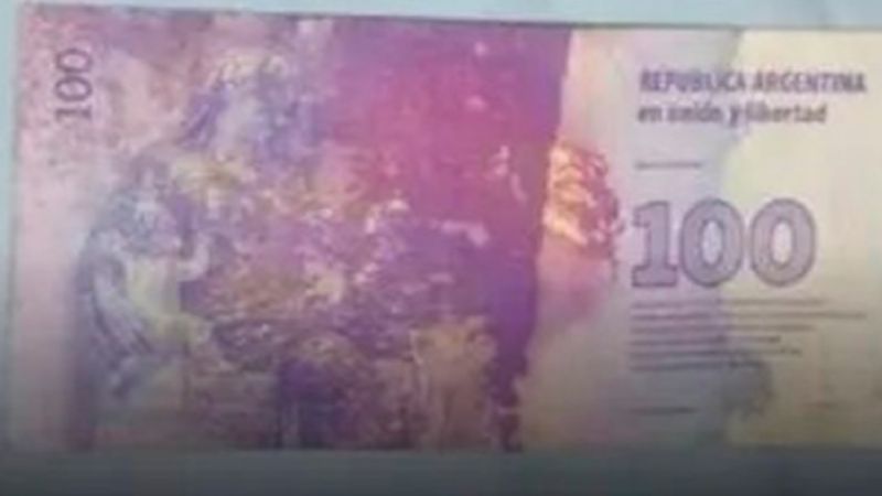 Billetes de $100 se venden a $10 mil cada uno por increíble motivo