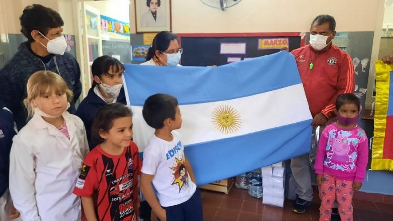 La familia Arias cumplió con escuelas de La Bajada y El Portezuelo