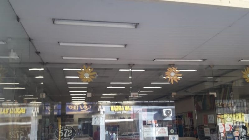 Actividad plena en jueves no laboral en los comercios