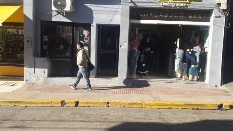 Actividad plena en jueves no laboral en los comercios