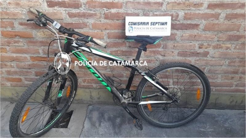 Demoró a ladrón que se llevaba una bicicleta