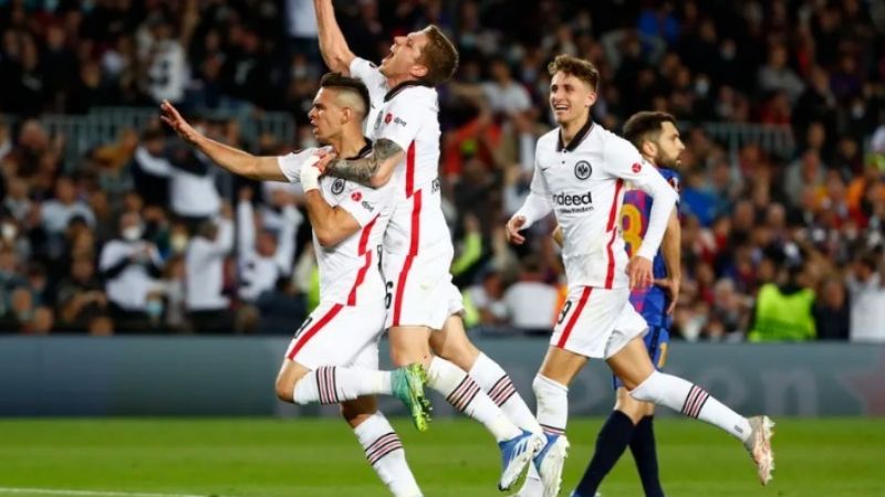 Barcelona eliminado por un golazo de Rafael Santos Borré