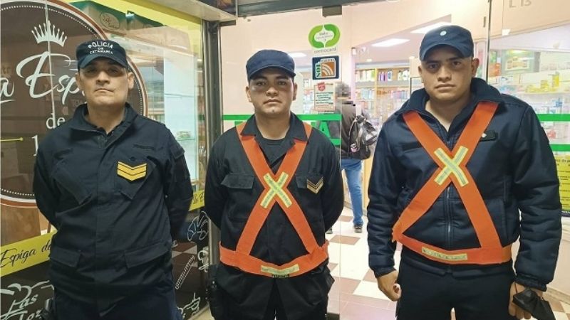 Policías le salvaron la vida a un niño