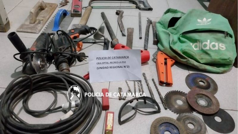 Robaron herramientas de albañilería