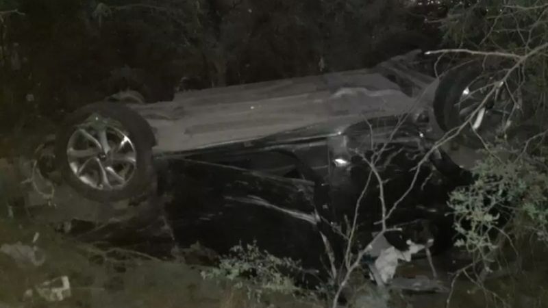 Accidente: un hombre fue atropellado por un auto que desbarrancó
