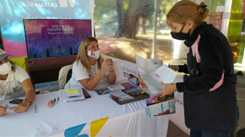 Gran despliegue de información y actividades recreativas en la plaza 25 de mayo