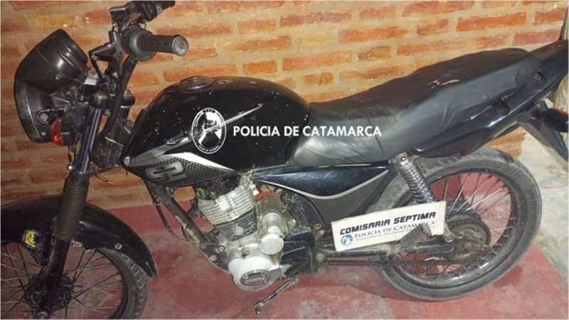 Demoran a un menor con una motocicleta robada