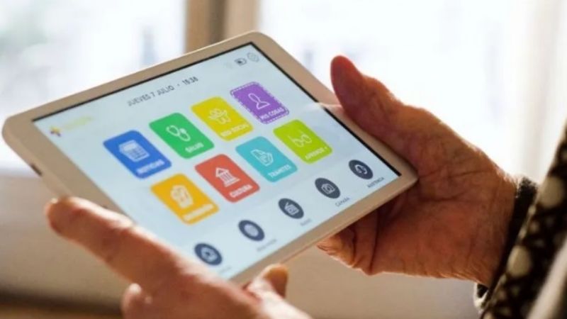 Entregan tablets gratis a titulares de jubilaciones y otros grupo