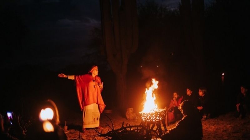 Novedoza caminata nocturna en el Pueblo Perdido de la Quebrada