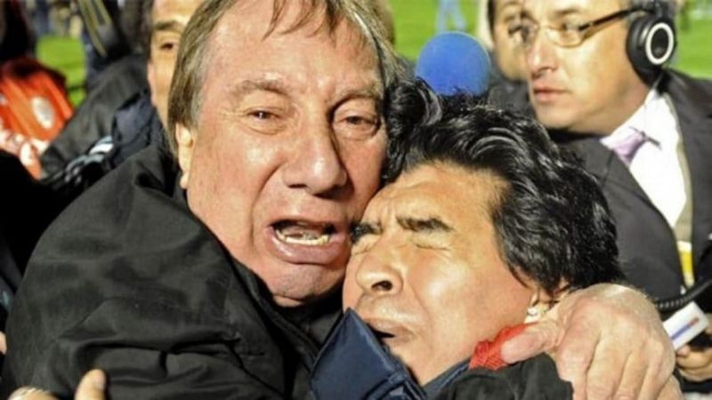 Los médicos le contaron a Bilardo sobre la muerte de Maradona