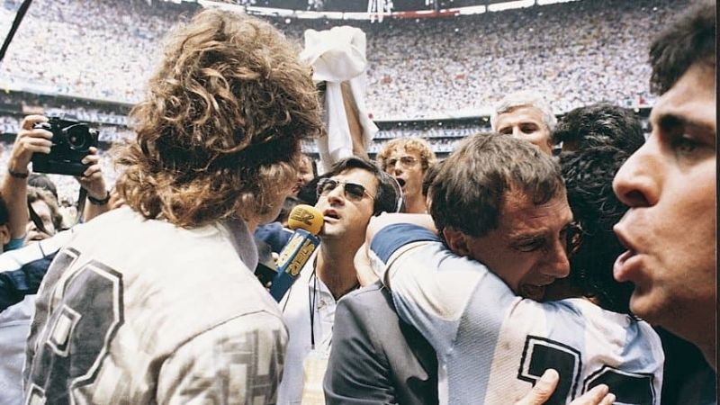 Los médicos le contaron a Bilardo sobre la muerte de Maradona