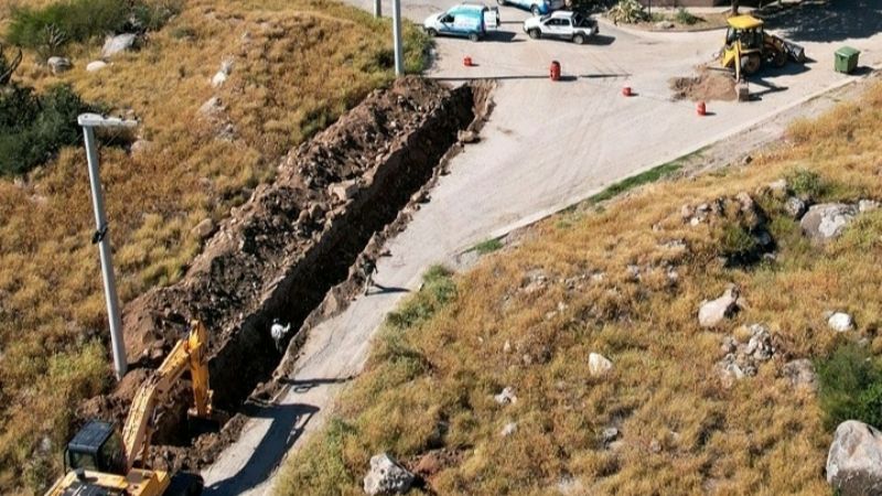 Mejoras en la red de agua y cloacas en Barrio Antinaco