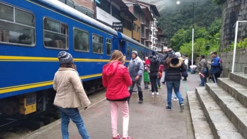 Machu Picchu: Más de mil turistas varados y vías del tren siguen bloqueadas