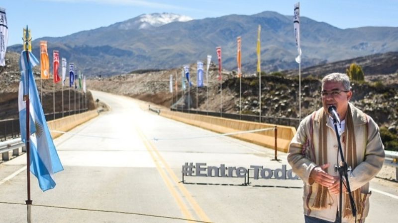 "La gente está podrida de la política y quiere gestión"