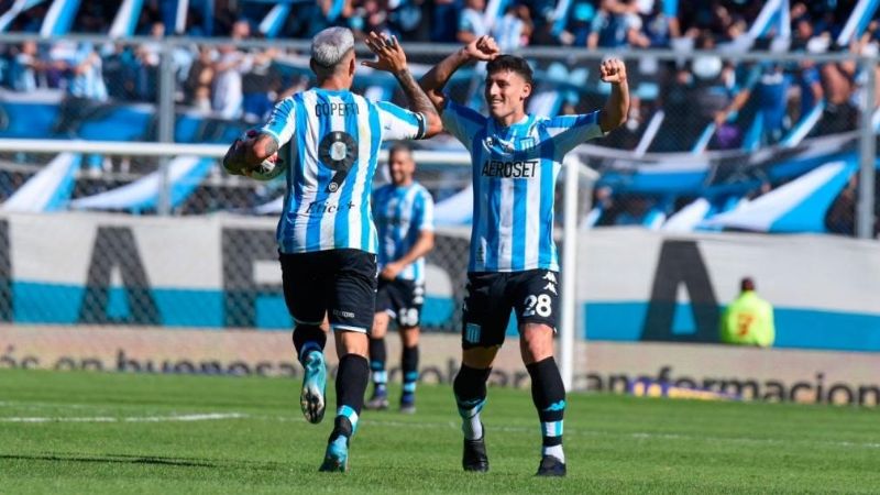 Racing goleó 4-1 a Sarmiento es líder invicto