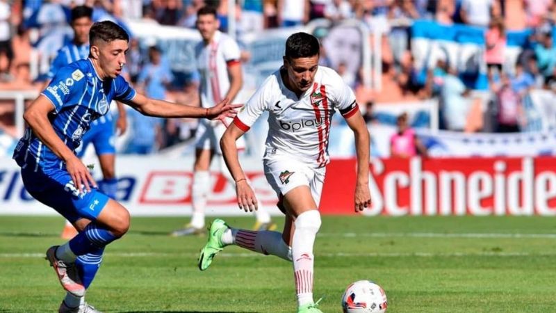 Racing goleó 4-1 a Sarmiento es líder invicto