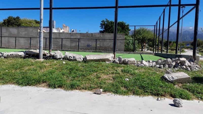 Vecinos piden que no levanten una canchita de fútbol