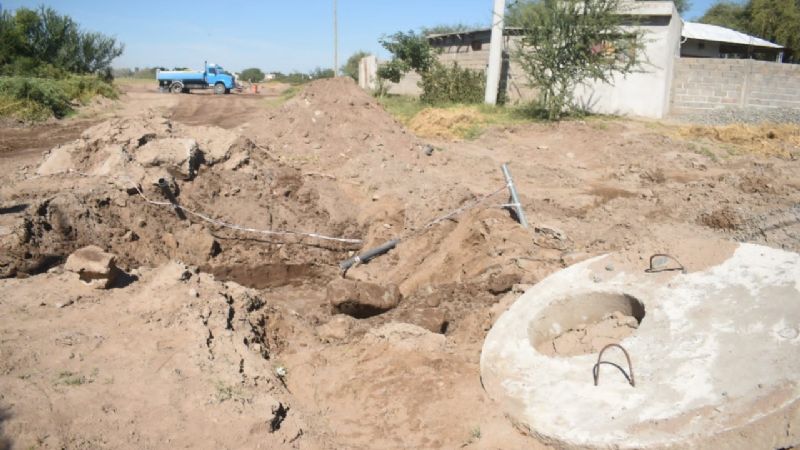 Pavimento y agua para la Capital