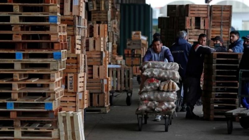 Una familia necesitó $89.690 para no caer en la pobreza