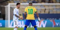 INTERCAMBIO entre Messi y Neymar, el día que se suspendió el cruce de Brasil-Argentina, por las eliminatorias ya concluidas.