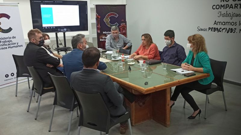 Gobierno se reunió con gremios por los adicionales