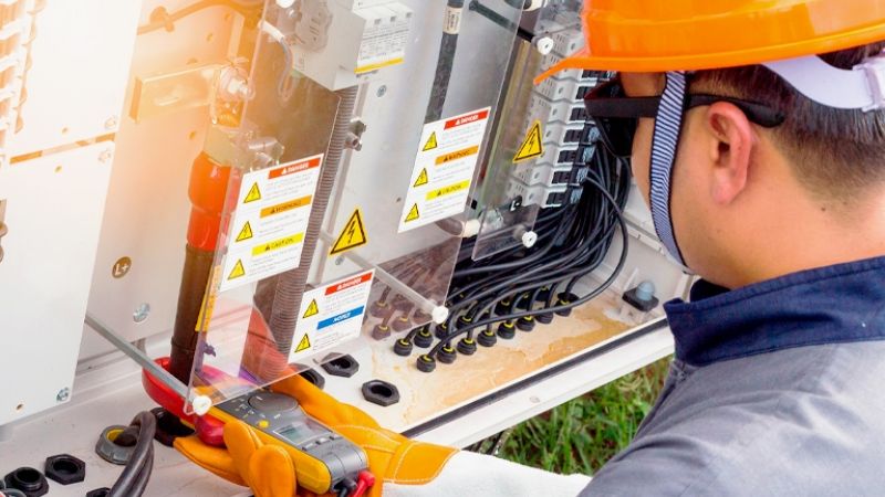 Curso de formación profesional en electricidad industrial