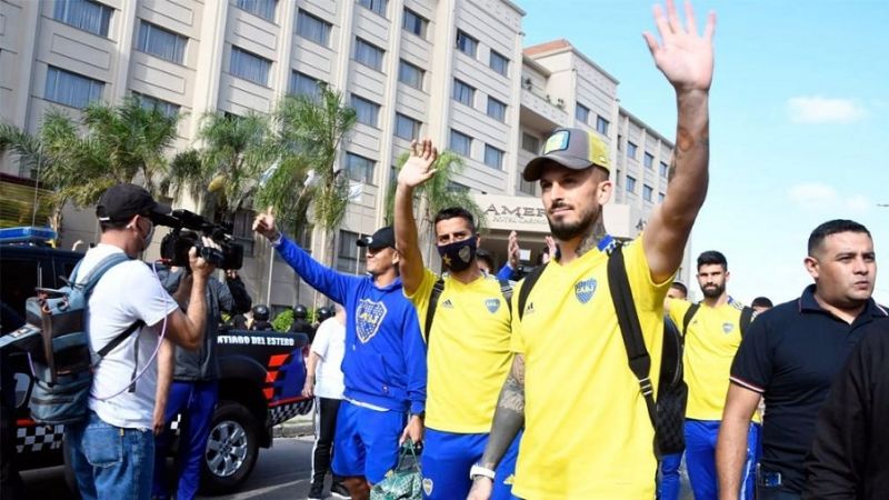 Boca ya está en Santiago, donde mañana pone lo mejor