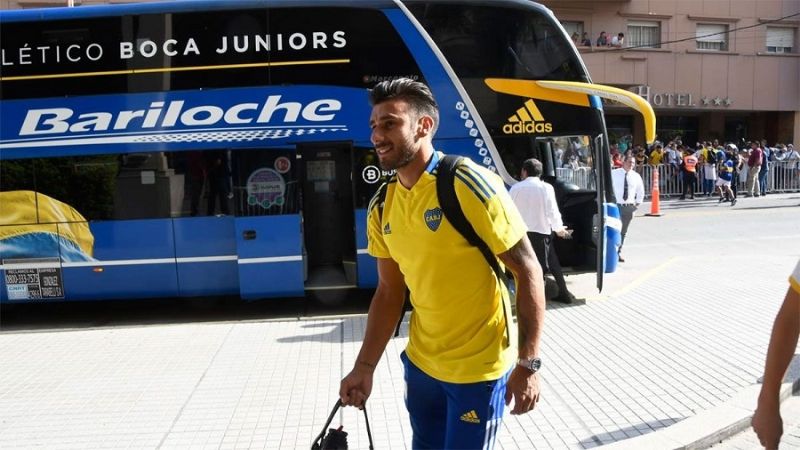Boca ya está en Santiago, donde mañana pone lo mejor