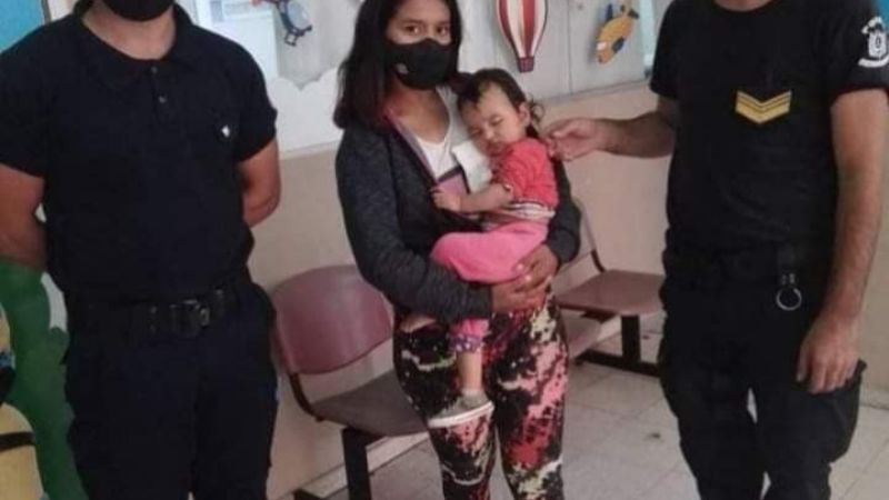 Policías le salvaron la vida a una niña