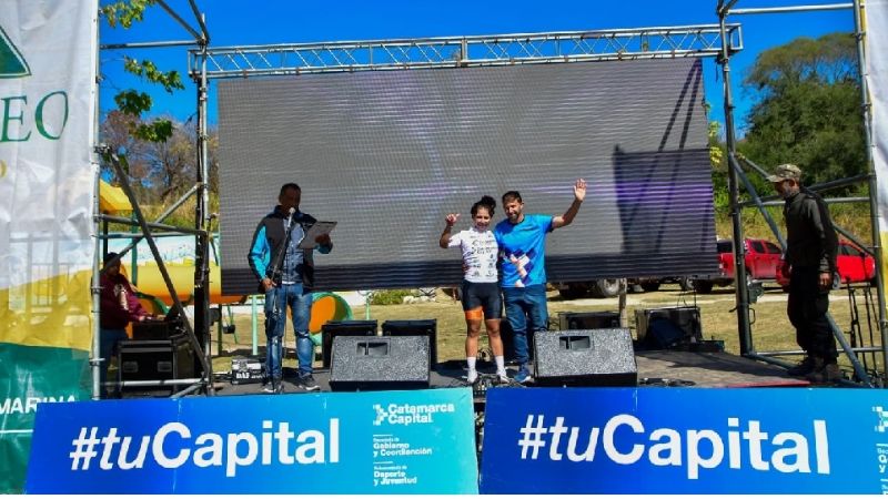 Carla Álvarez domina la "Vuelta al Valle" entre las damas