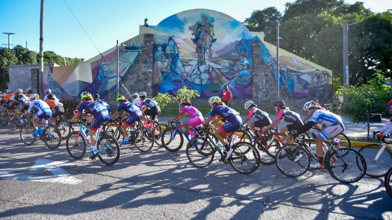 Carla Álvarez domina la "Vuelta al Valle" entre las damas