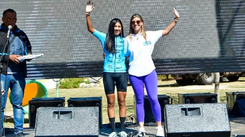 Carla Álvarez domina la "Vuelta al Valle" entre las damas