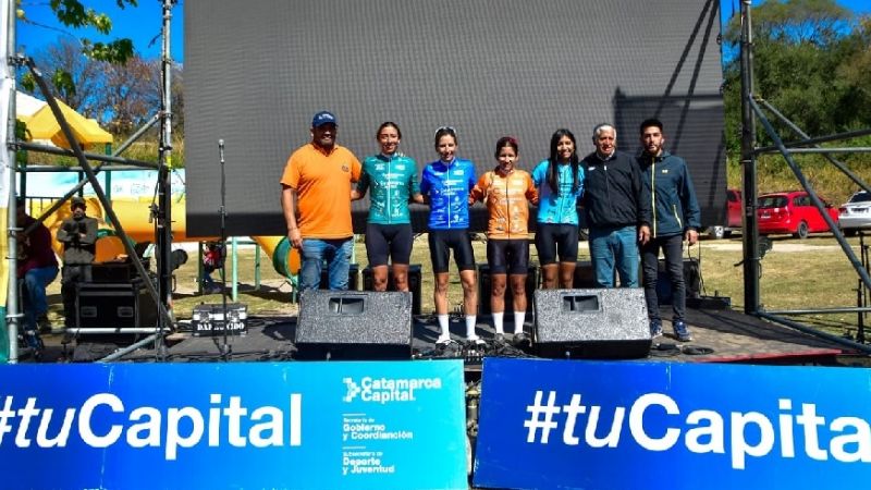 Carla Álvarez domina la "Vuelta al Valle" entre las damas