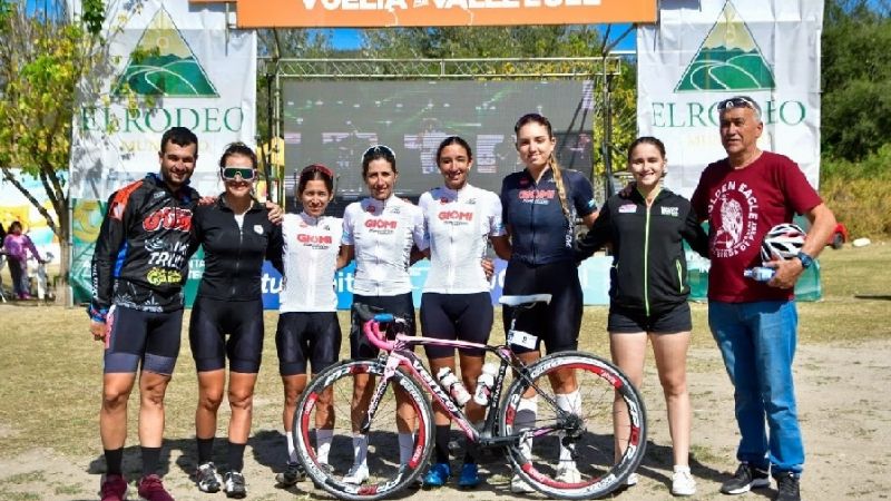 Carla Álvarez domina la "Vuelta al Valle" entre las damas