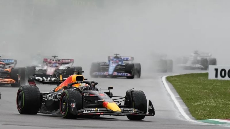 Max Verstappen voló en Imola y Red Bull celebró el 1-2