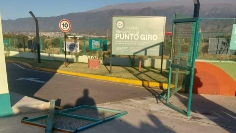 Robaron un camión de la Municipalidad de la Capital