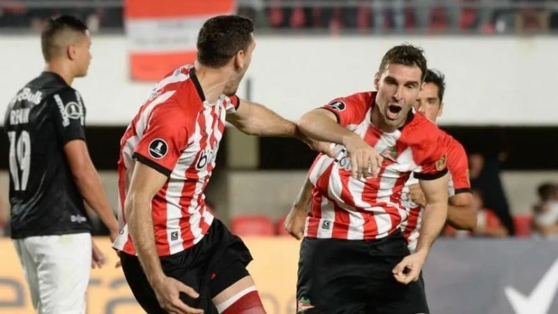 Estudiantes ganó y lidera; Vélez perdió y se complicó