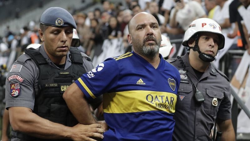 Hincha de Boca fue detenido por gestos racistas en Brasil