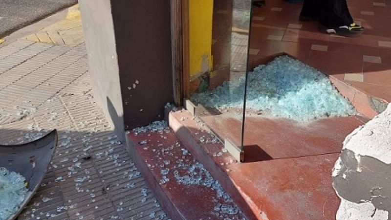 Chocó contra el frente de una panadería