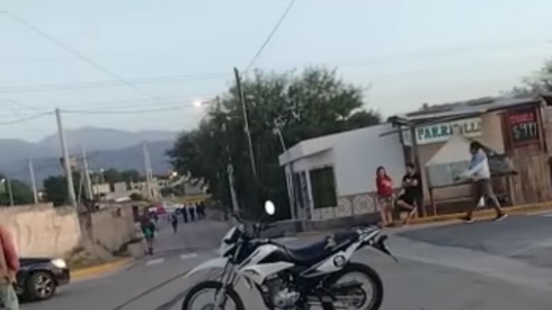 Se cayó un poste en Barrio Villa Eumelia